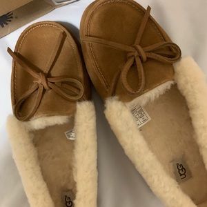 UGG 
Women's W Solana Loafer Sneaker